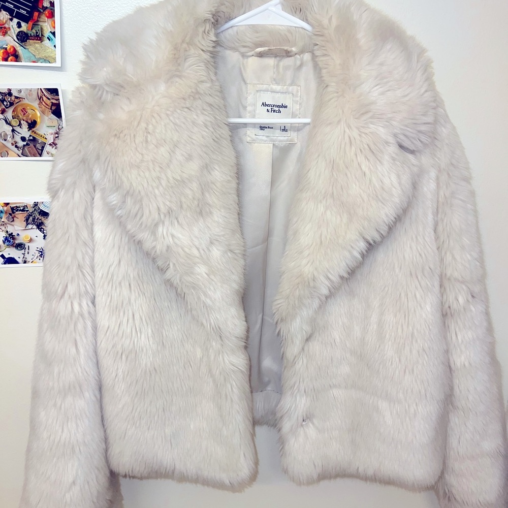 LIKE NEW Abercrombie & Fitch White Fur Coat Jacket